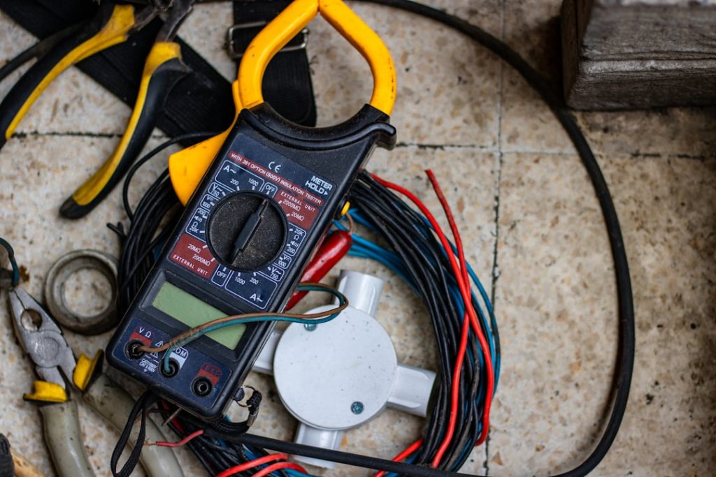 black-and-yellow-clamp-meter-nlbj2i0lnr4